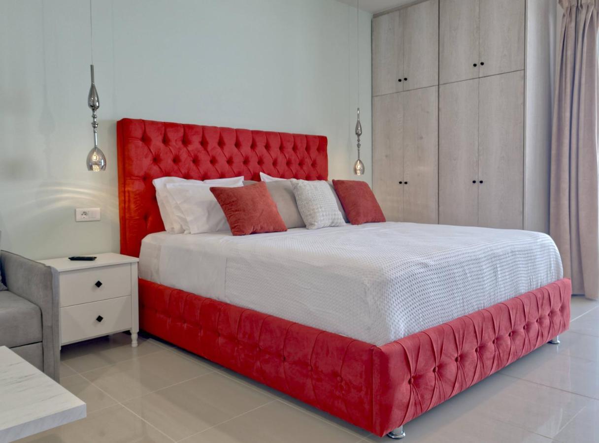 Epipleon Luxury Suites -102- Δωμάτιο 45Τμ Με Βεράντα 35Τμ Μπροστά Στη Θάλασσα Нафпактос Экстерьер фото