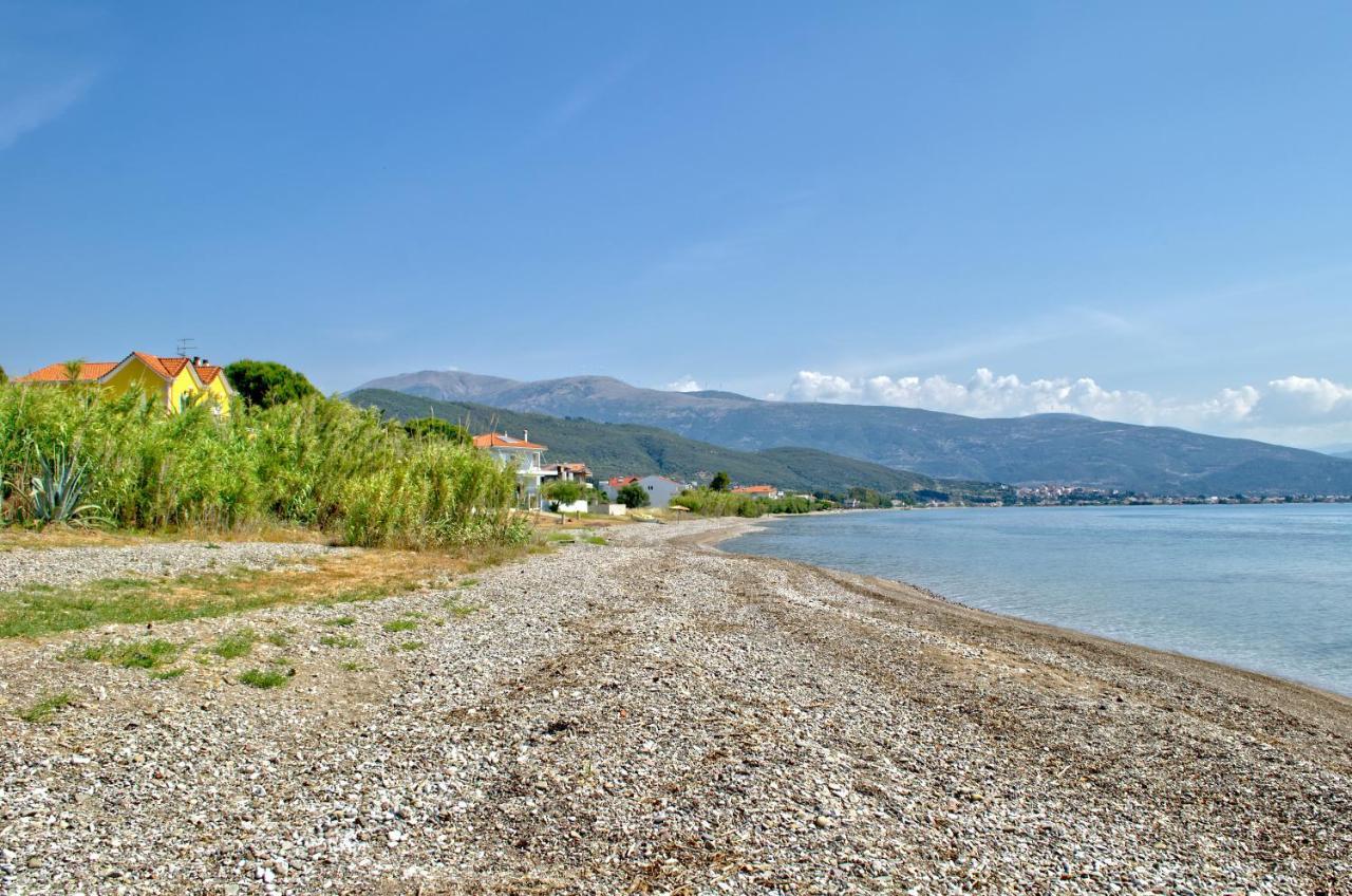 Epipleon Luxury Suites -102- Δωμάτιο 45Τμ Με Βεράντα 35Τμ Μπροστά Στη Θάλασσα Нафпактос Экстерьер фото