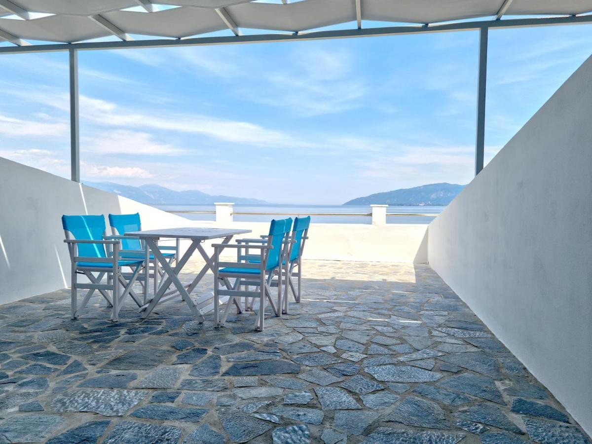 Epipleon Luxury Suites -102- Δωμάτιο 45Τμ Με Βεράντα 35Τμ Μπροστά Στη Θάλασσα Нафпактос Экстерьер фото